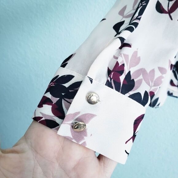 Vince Camuto - Picture 2 of 6